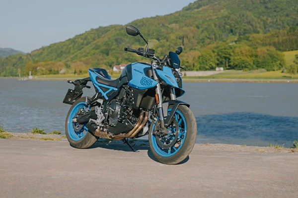 Was für ein Erstwurf! Suzuki GSX-8S im Naked Bike Vergleich 2023