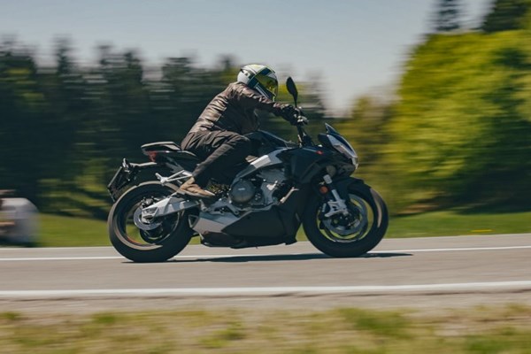 Aprilia Tuono 660 Factory Vergleichstest 2023