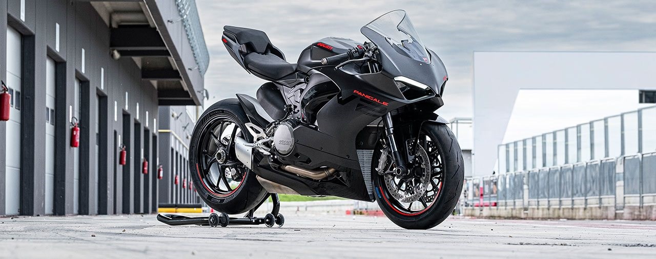 Ducati Panigale V2 NEU in Black on Black