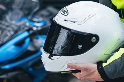 Motorradhelm pflegen - Tipps zur Wartung und Pflege deines Helms