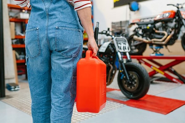 Wie fährst du am sparsamsten Motorrad? Tipps und Tricks