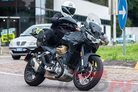 Die Moto Guzzi Stelvio kommt zurück! Erste Erlkönig-Fotos