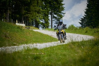 Testbericht Suzuki V-Strom 800 DE: Souveränes Universaltalent Testbericht Suzuki V-Strom 800 DE: Souveränes Universaltalent