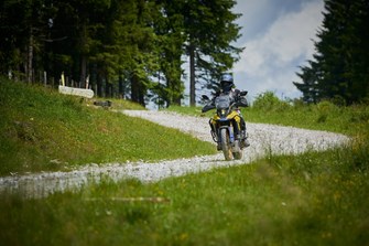 Testbericht Suzuki V-Strom 800 DE: Souveränes Universaltalent Testbericht Suzuki V-Strom 800 DE: Souveränes Universaltalent