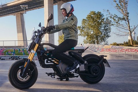 BMW CE 02 - Neues Elektromotorrad für die Stadt BMW CE 02 - Neues Elektromotorrad für die Stadt