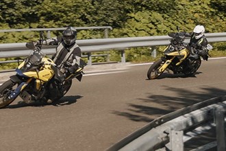 Suzukis neue 21-Zoll-Reiseenduros im Vergleichstest Suzukis neue 21-Zoll-Reiseenduros im Vergleichstest