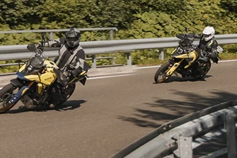 Suzukis neue 21-Zoll-Reiseenduros im Vergleichstest Suzukis neue 21-Zoll-Reiseenduros im Vergleichstest