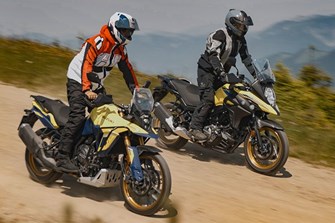 Suzuki V-Strom 650 XT vs. V-Strom 800 DE Suzuki V-Strom 650 XT vs. V-Strom 800 DE