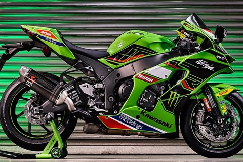 Zehn Ninja ZX-10RR als WSBK-Edition im KRT-Look