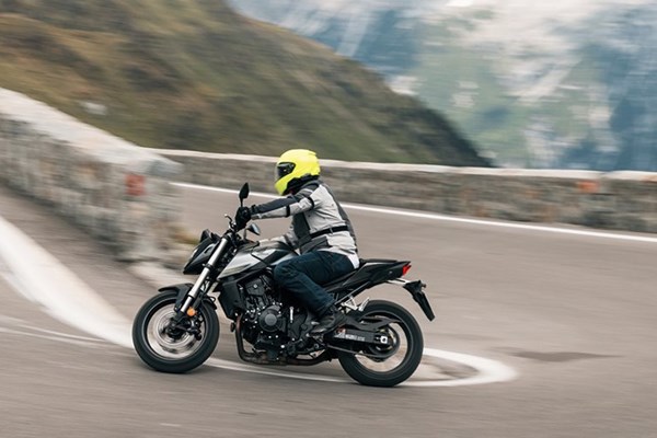 Honda CB750 Hornet Test in den Alpen 2023