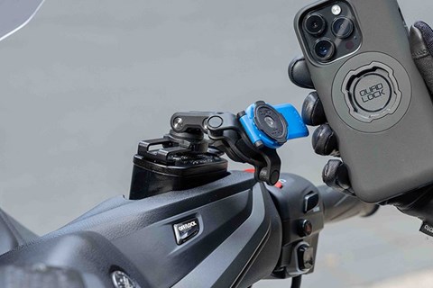 Quad Lock Halterung für die Ausgleichsbehälter am Lenker!