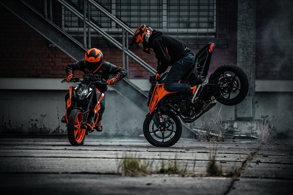 Neue KTM 390 und 125 Duke für das Modelljahr 2024