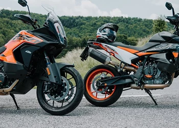 KTM 890 SMT vs. 1290 Super Adventure S Vergleichstest 2023 KTM 890 SMT vs. 1290 Super Adventure S Vergleichstest 2023