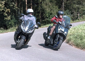Roller Vergleich: Yamaha XMAX 300 vs. Zontes 350E Roller Vergleich: Yamaha XMAX 300 vs. Zontes 350E