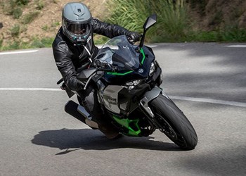 Kawasaki Ninja 7 Hybrid Motorrad Test 2024