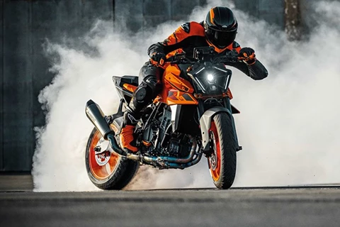 KTM 990 DUKE 2024 präsentiert!  KTM 990 DUKE 2024 präsentiert!