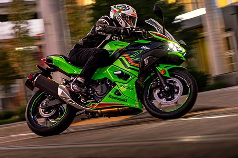 Neue Kawasaki Z500 und Ninja 500 für 2024