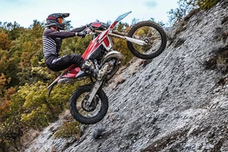 Fantic-Enduro mit Euro 5-Zweitaktmotor von Minarelli: XE 300 2T Fantic-Enduro mit Euro 5-Zweitaktmotor von Minarelli: XE 300 2T