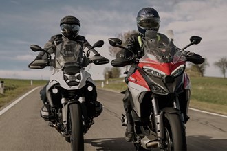 BMW R 1300 GS vs. Ducati Multistrada V4 S Motorrad-Vergleich BMW R 1300 GS vs. Ducati Multistrada V4 S Motorrad-Vergleich