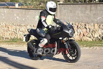 Triumph Thruxton 400 Erlkönig 2025 gesichtet Triumph Thruxton 400 Erlkönig 2025 gesichtet