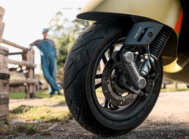 Heidenau K80 SR Test: Roller-Reifen auf Vespa GTS 300