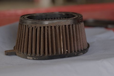 Motorrad Luftfilter richtig reinigen & tauschen - Schraubertipps