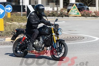 Aprilia 457 Naked Bike Prototypen gesichtet Aprilia 457 Naked Bike Prototypen gesichtet
