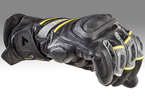 Der Touratech Guardo Ultimate GTX Handschuh