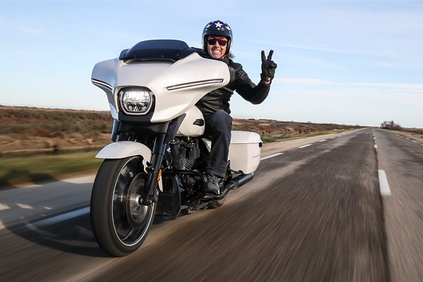 Harley-Davidson Street Glide Test 2024 - mächtige Zukunft!