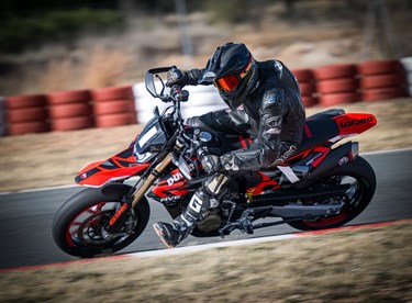 Ducati Hypermotard 698 Mono im Rennstreckentest