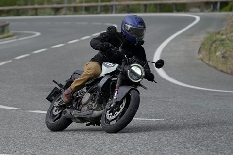 Husqvarna Svartpilen & Vitpilen 401 Test 2024 Husqvarna Svartpilen & Vitpilen 401 Test 2024