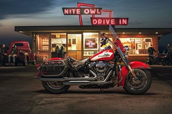 Neue Harley-Davidson Hydra Glide Revival 2024 Neue Harley-Davidson Hydra Glide Revival 2024