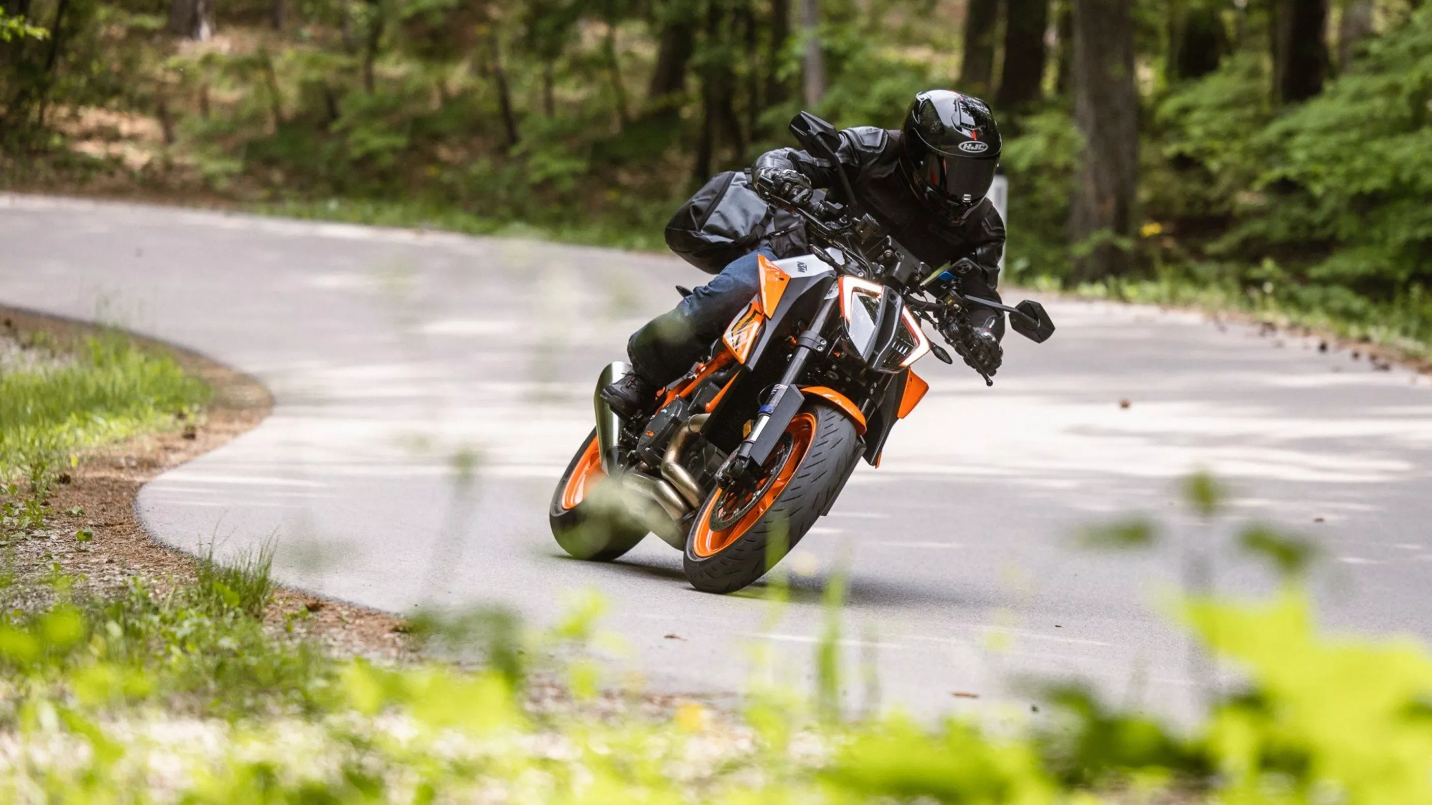 Conduire une moto dans la Forêt-Noire