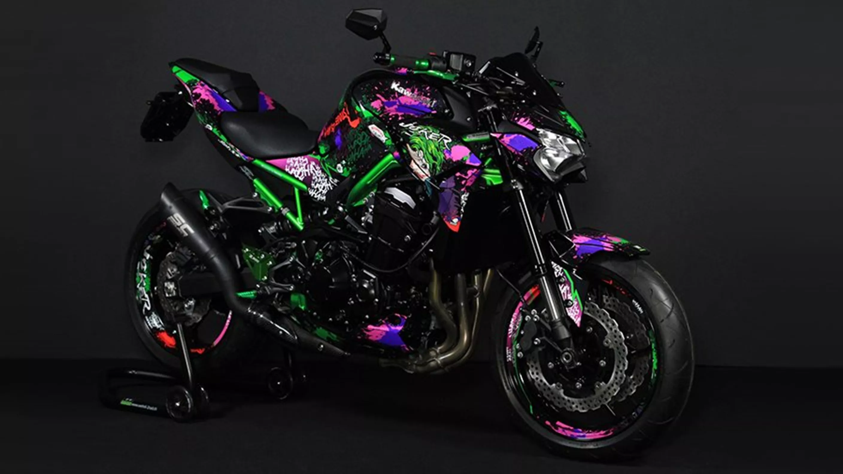 Motorky Kawasaki na zákazku od Wehrli Design v obleku superhrdinu!