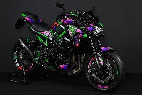 Kawasaki Custombikes von Wehrli Design im Superheldenanzug!