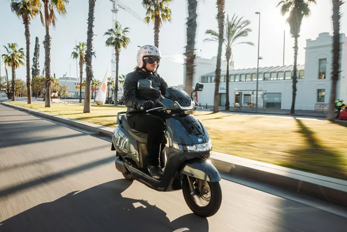 TVS has already sold 250,000 units of the iQube S. Now the Indian manufacturer is venturing into the European market and bringing the electric scooter with it. We have already tested it in Barcelona.