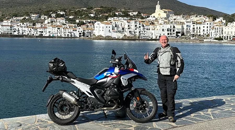 Where better to test a touring enduro than on the road? So our travel wolf grabbed the BMW R1300 GS, which was used for some interesting comparison tests in its Spanish winter quarters, to bring it back to Austria on the road. In three days, he covered 2,138 kilometers with it - on the freeway, on winding coastal and mountain roads in Spain and France, but also in the rain, really rain...