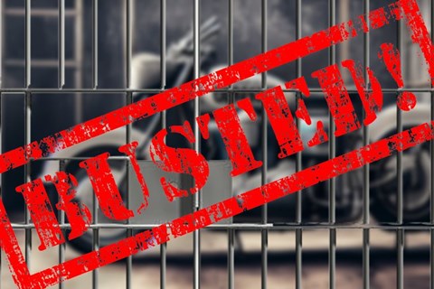 Motorrad beschlagnahmt! Erster Biker muss sein Fahrzeug abgeben 