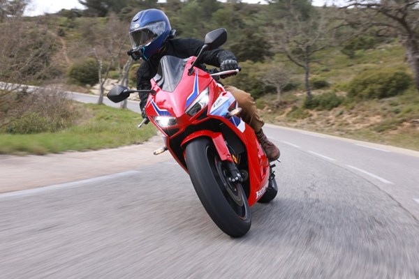 Honda CBR650R E-Clutch Test 2024 Honda CBR650R E-Clutch Test 2024