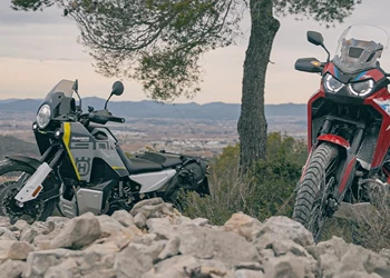Husqvarna Norden 901 vs. Honda CRF1100L Africa Twin ES 2024  Husqvarna Norden 901 vs. Honda CRF1100L Africa Twin ES 2024