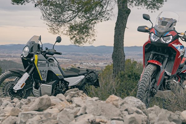Husqvarna Norden 901 vs. Honda CRF1100L Africa Twin ES 2024  Husqvarna Norden 901 vs. Honda CRF1100L Africa Twin ES 2024