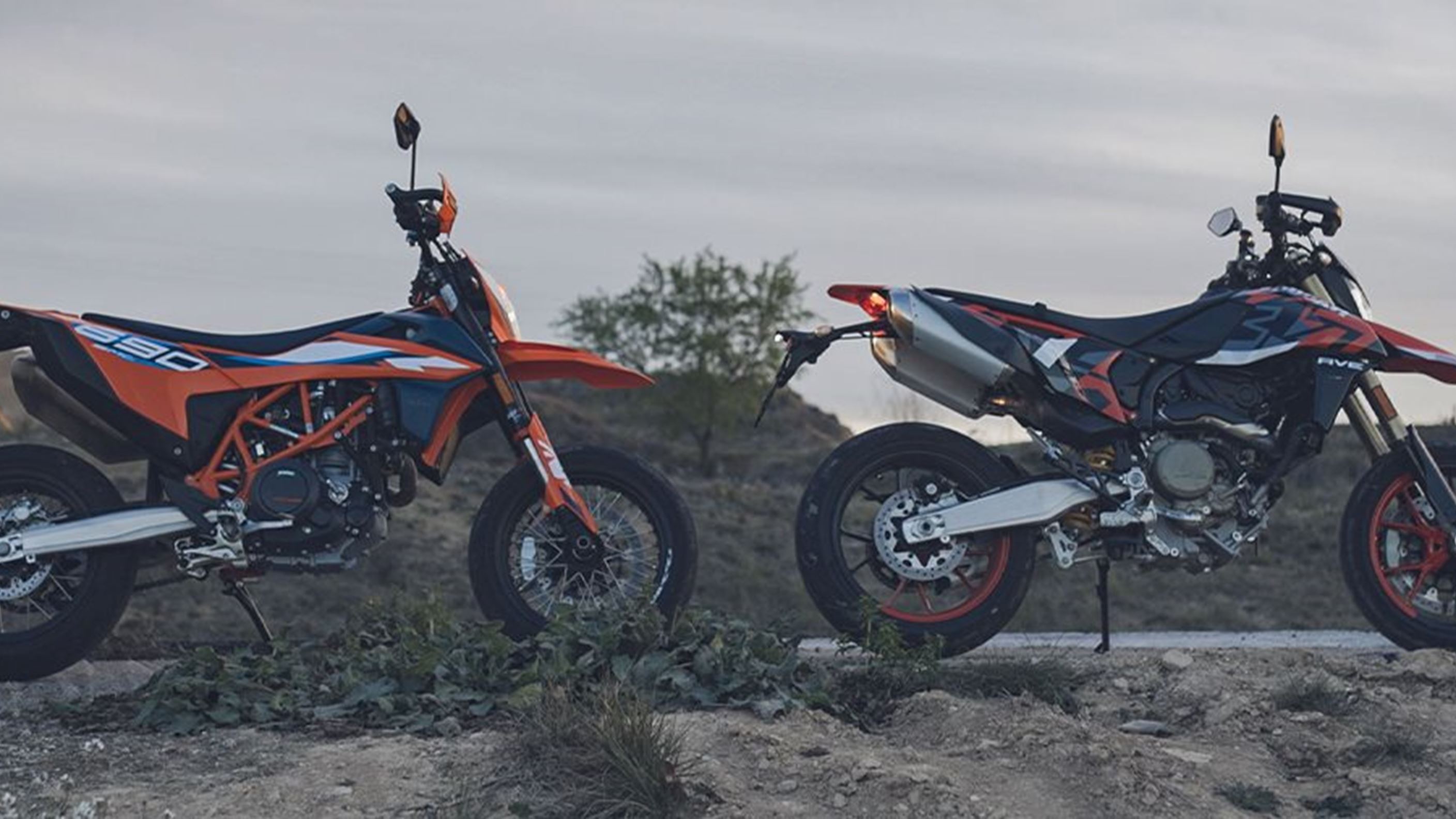 Ducati Hypermotard 698 Mono vs. KTM 690 SMC-R Test & Usporedba