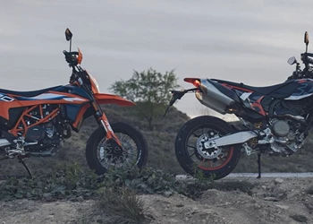 Ducati Hypermotard 698 Mono vs. KTM 690 SMC-R Test & Vergleich Ducati Hypermotard 698 Mono vs. KTM 690 SMC-R Test & Vergleich