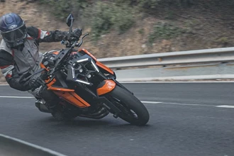 KTM 1390 Super Duke R EVO Landstraßentest und Alltagsfahrt 2024 KTM 1390 Super Duke R EVO Landstraßentest und Alltagsfahrt 2024