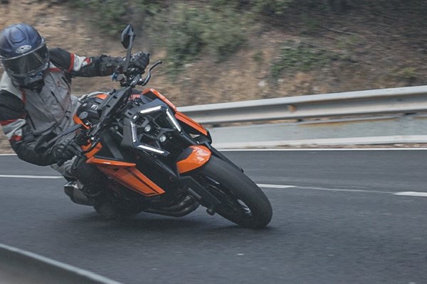 KTM 1390 Super Duke R EVO Landstraßentest und Alltagsfahrt 2024 KTM 1390 Super Duke R EVO Landstraßentest und Alltagsfahrt 2024