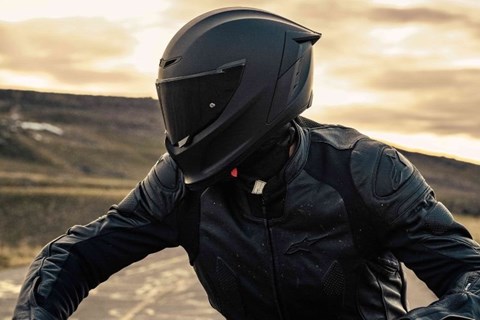 Der neue Ruroc EOX-Helm mit Cardo Mesh-Technologie