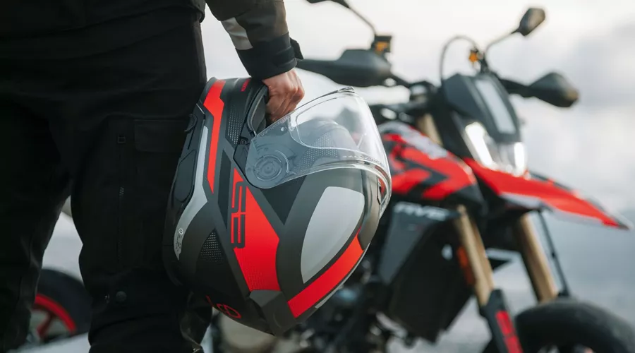 The Schuberth S3 has accompanied us through Europe and on a wide variety of motorcycles since 2023. What do we like about the sport touring helmet?