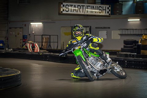 RIDE IT UP Hallentraining: Roland Resch Motorradtraining im Check