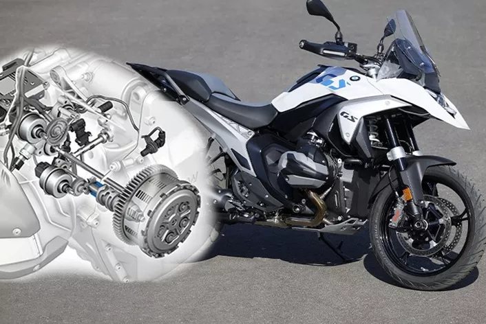 BMW presenta una tecnologia completamente nuova, il nuovo Automated Shift Assistant (ASA), che aziona automaticamente la frizione e supporta il cambio di marcia o lo sostituisce completamente, a seconda delle necessità. Partendo, fermandosi, cambiando marcia, non è più necessario prendere la frizione o la leva del cambio. Come funziona questa nuova tecnologia e in quali moto BMW sarà attiva in futuro?