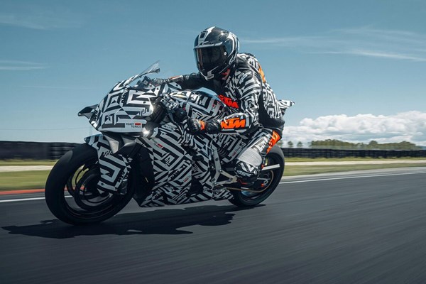 KTM 990 RC R - endlich der Vollblut-Sportler für die Straße!